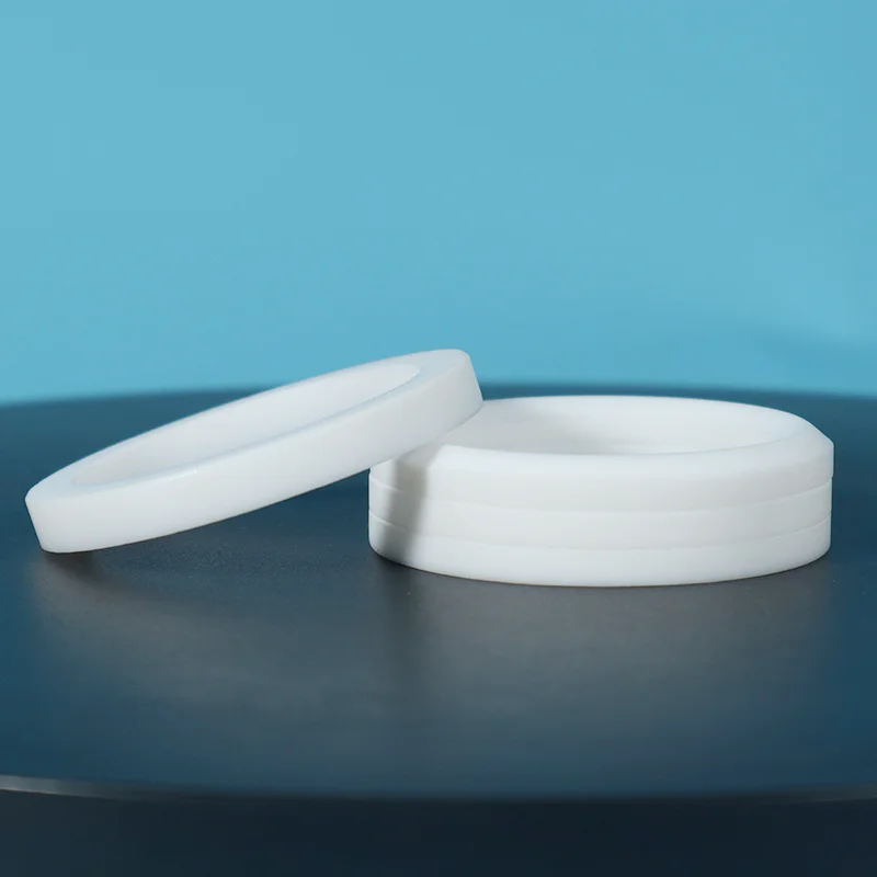 Como um conjunto de gaxetas de PTFE melhora o desempenho de vedação em aplicações exigentes?