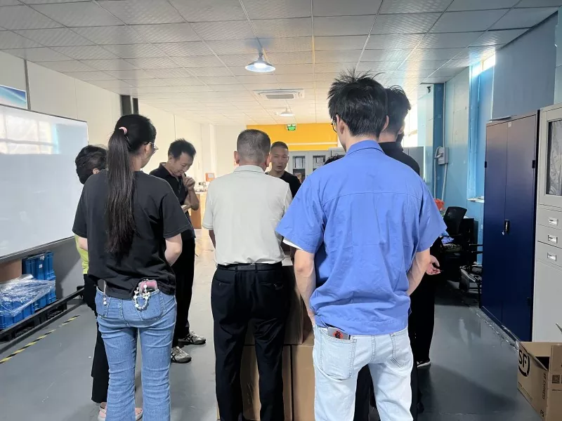 Reunião matinal diária da TAIFNO: todos os departamentos se alinham em torno da qualidade e da entrega no prazo