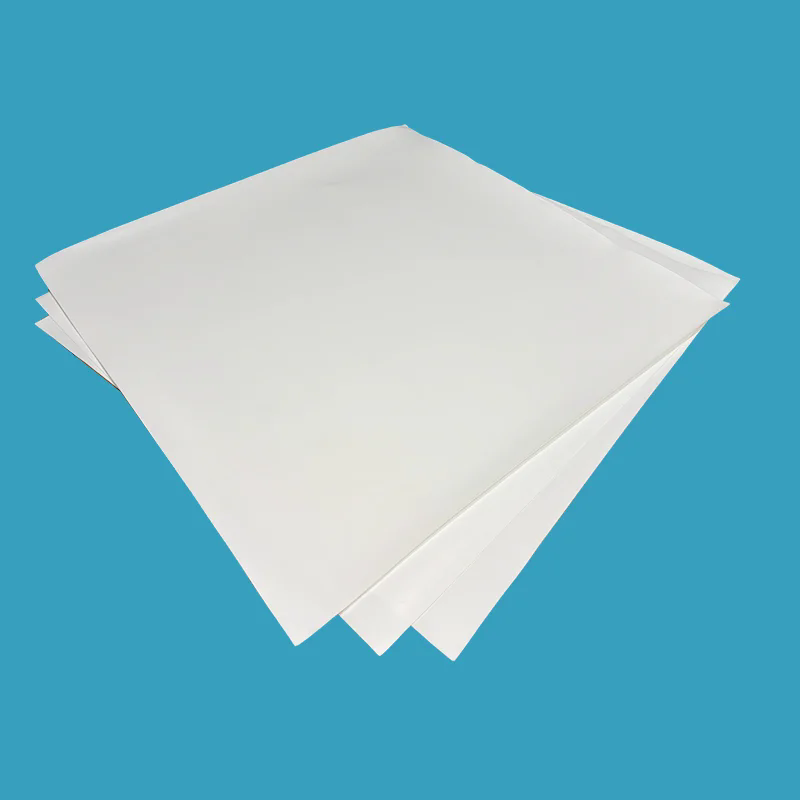 Por que a compatibilidade do preenchimento é importante ao escolher folhas de PTFE modificadas?